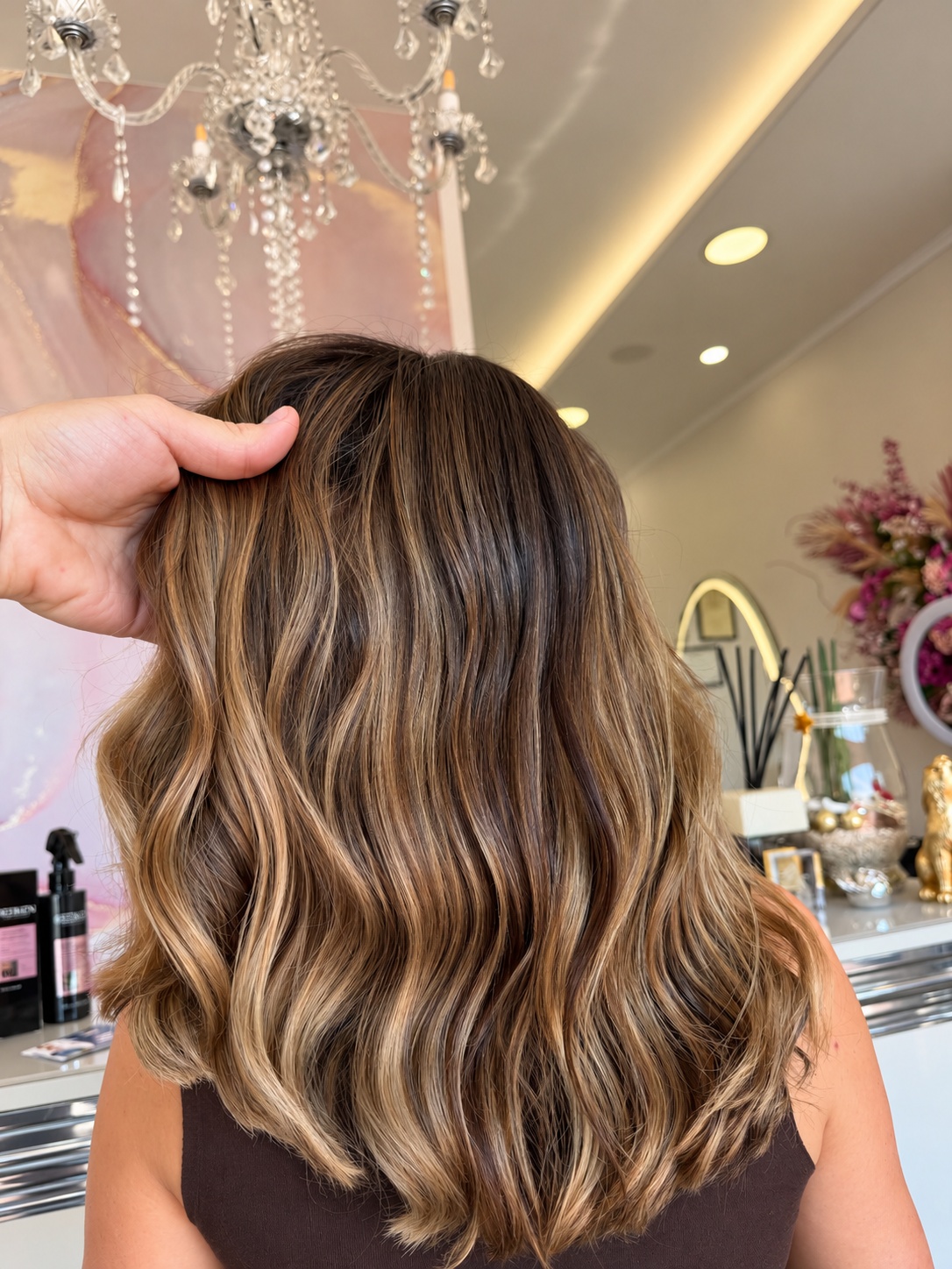 Onde nocciola, hairstyle Giuèl